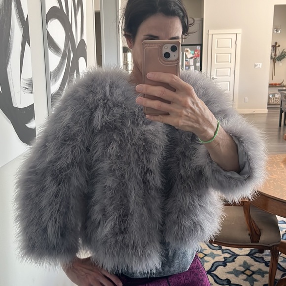 Faux fur 3/4 sleeve jacket never worn dress up or down - Picture 2 of 3